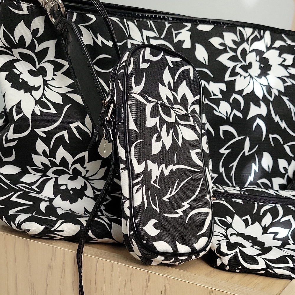 NWOT Nine West 3 Piece Black and White Floral Travel Shoulder Bag Set - Picture 4 of 15